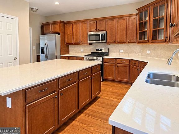 5th image of 102 Westmont Way