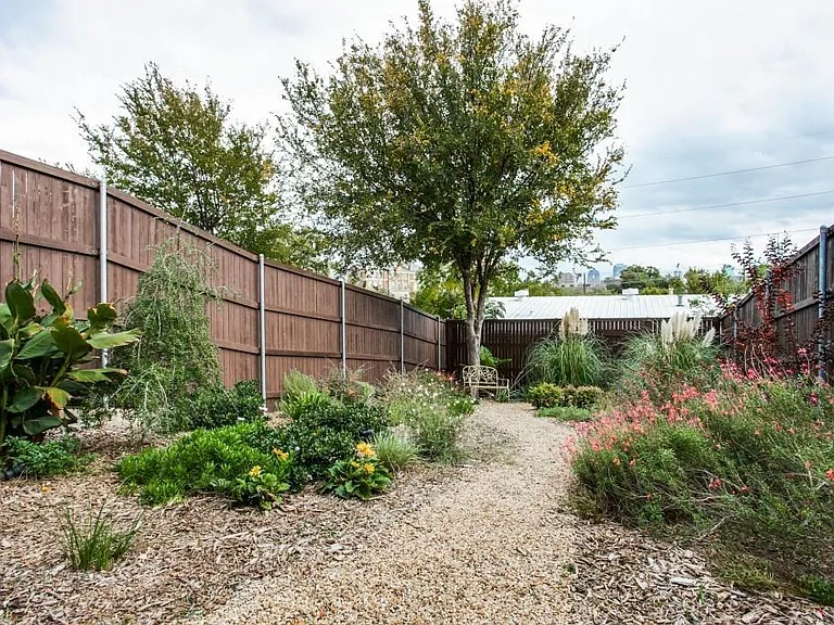 2330 Throckmorton St — Photo 16