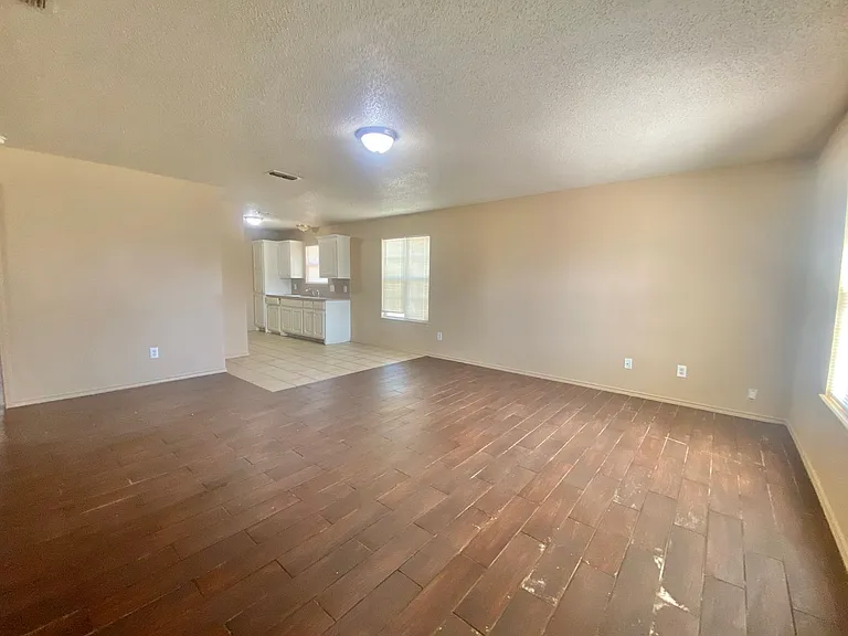 3318 Itasca St — Photo 2