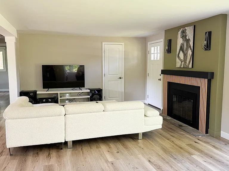 5430 Brainard Rd — Photo 18
