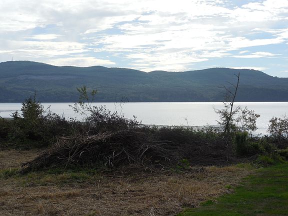 3rd image of Bay Frnt Lane