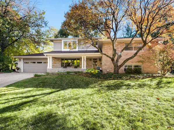 325 Pine Ct, Naperville, IL 60540