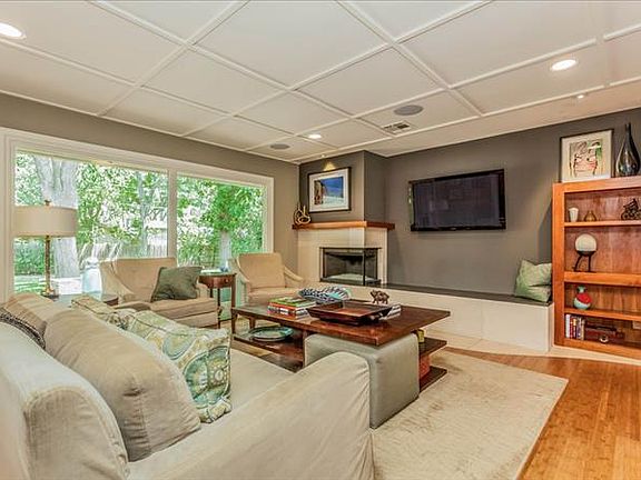 3rd image of 4016 N Hills Dr
