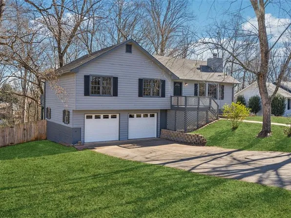 302 Hill Crest Cir, Woodstock, GA 30188