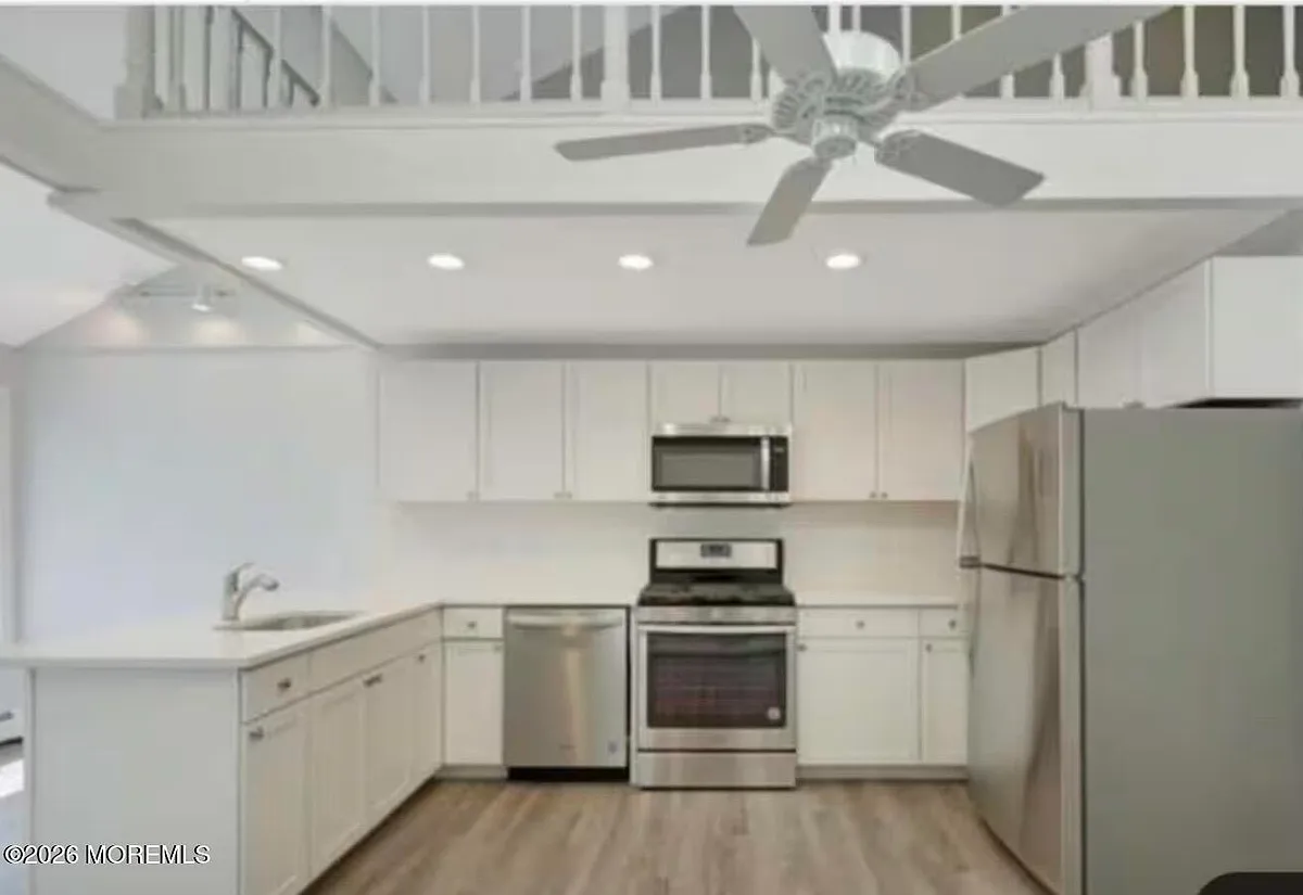 Building Photo - 170 1st Ave #2