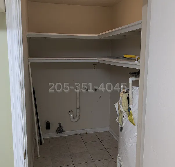 washer/dryer hook-ups