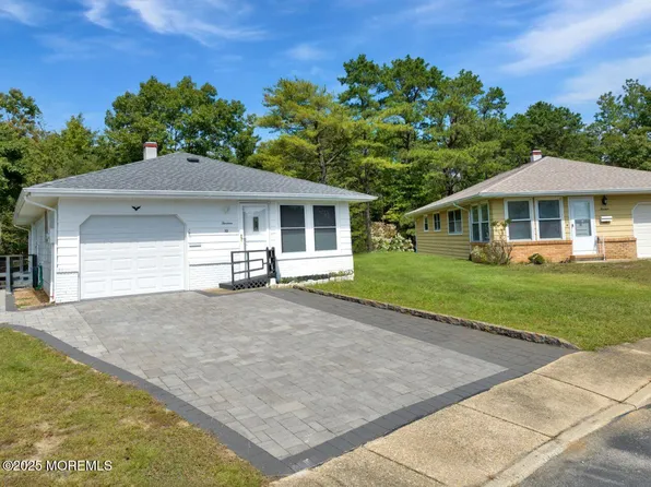 13 Saint Pierri Court, Toms River, NJ 08757