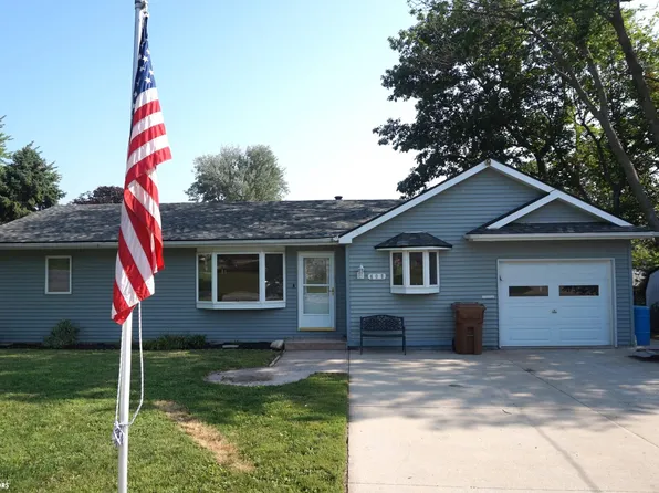 405 E 2nd St, Carroll, IA 51401