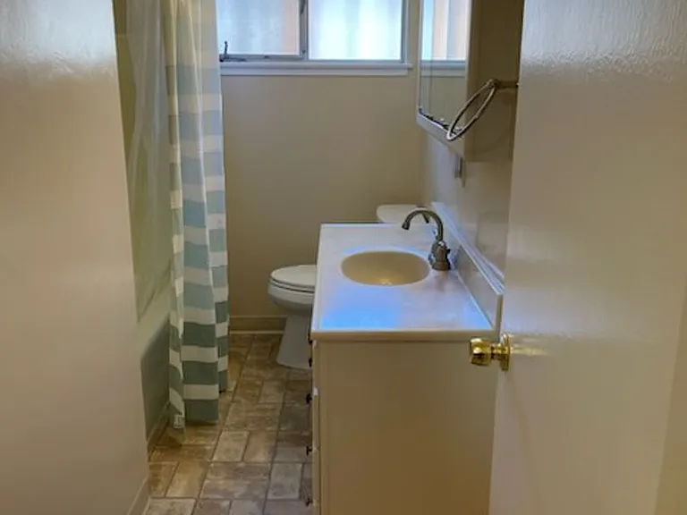 2347 Venndale Ave — Photo 11