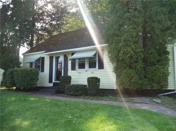 303 Richardson Dr, North Syracuse, NY 13212