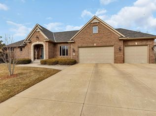 915 Morningstar Ct, Sartell, MN 56377