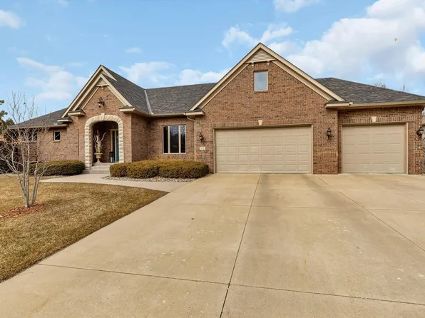 915 Morningstar Ct, Sartell, MN 56377