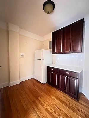Rented by Queens Apartments Realty LLC | media 10