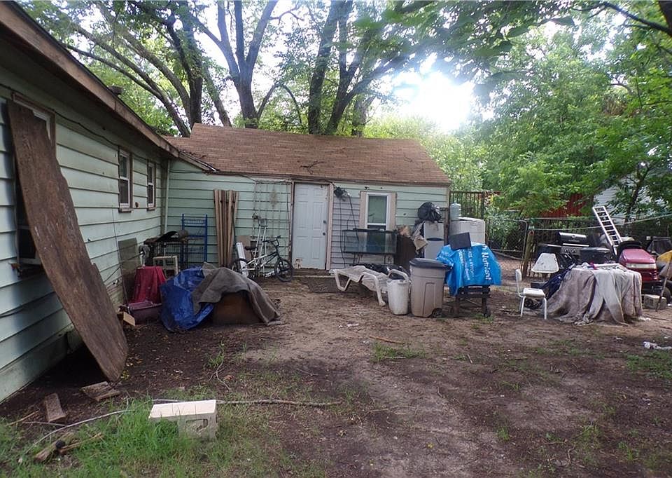 2nd image of 2824 Lewiston Ave