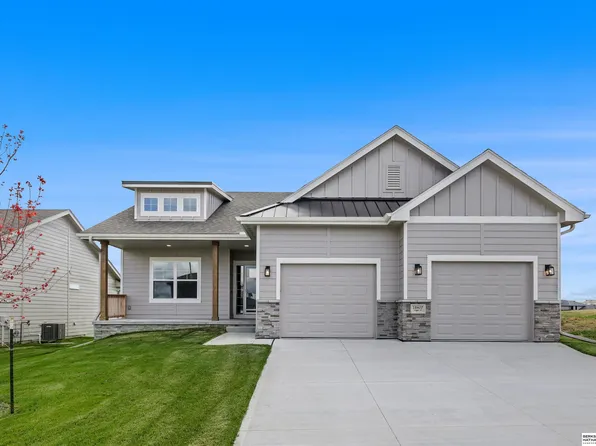 18407 Sage St, Omaha, NE 68136