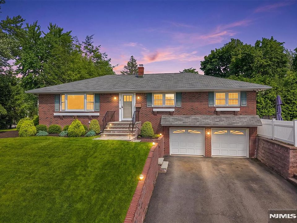1st image of 2 Hillview Place