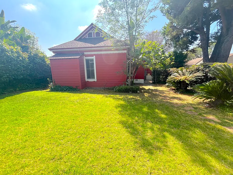 703 Manzanita Ave — Photo 31
