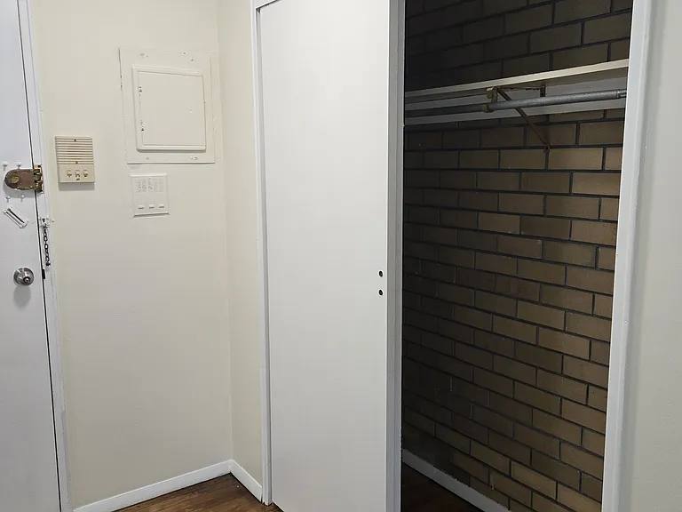 295 Battle Ave #1D — Photo 3
