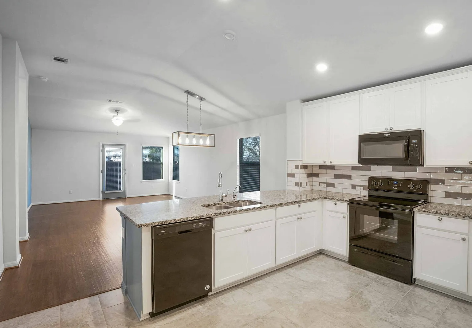 4 bed, 2.0 bath, 1836 sqft, $2,100 — Photo 3