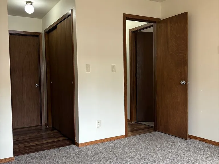 4651 Governors Dr — Photo 8