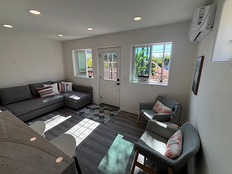 232 N Rios Ave — Photo 3