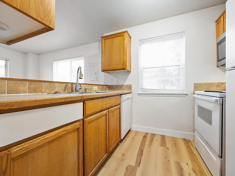 12901 NE Prescott Dr #B — Photo 9