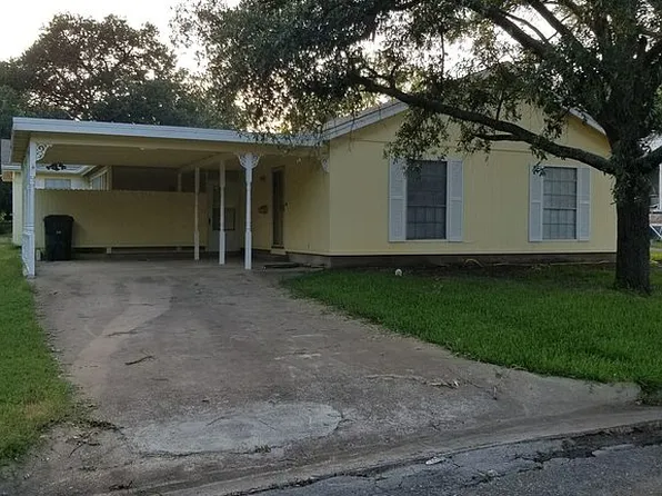 253 S Madison St, Giddings, TX 78942