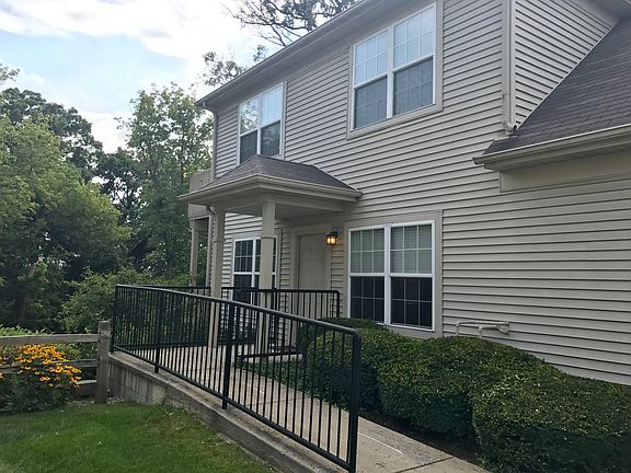 Nice private entrance and ramp access.