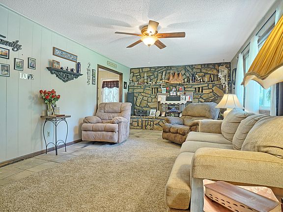 4th image of 750 N Sherman Cir