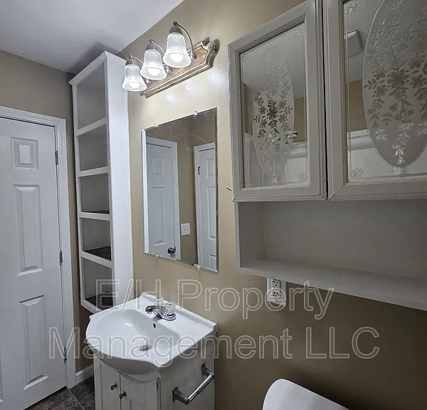 635 N Andover Rd — Photo 17