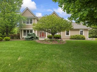N66W14444 Ash Dr, Menomonee Falls, WI 53051