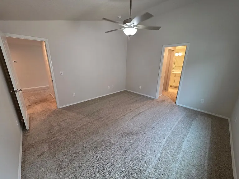 918 Cougars St — Photo 6