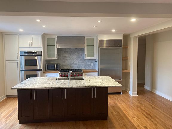 4th image of 9813 SE Shoreland Dr #2