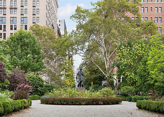 Sold by Compass | media 8