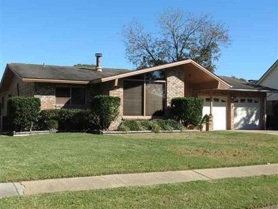 666 Marilyn Ln, Port Neches, TX, 77651