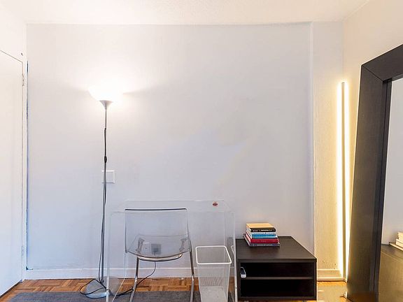 4th image of 206 E 87th St #4F