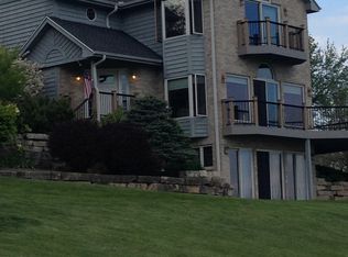 2116 Heather Dr, Lake Geneva, WI 53147