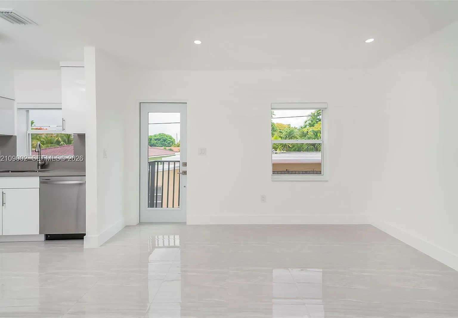 2 bed, 1.0 bath, $2,800 — Photo 3
