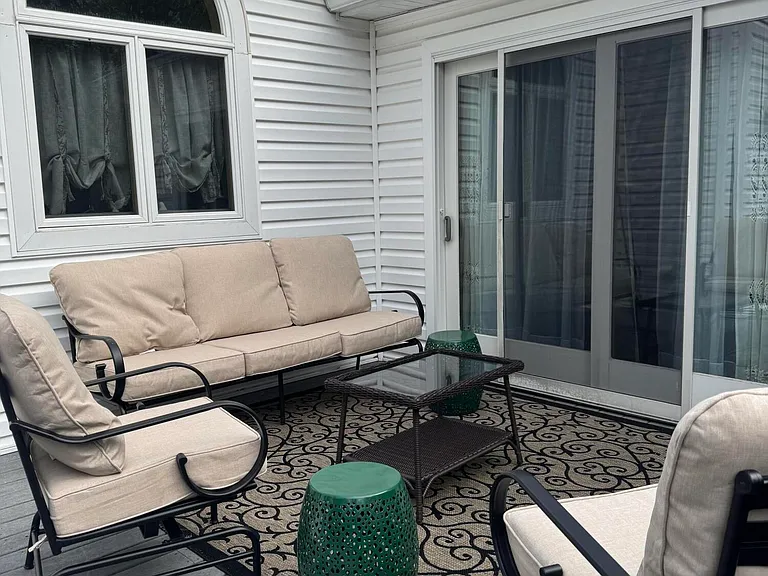 142 Eisenhower Dr — Photo 14