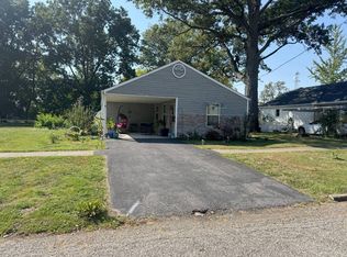 506 W Douglas St, Fairfield, IL 62837