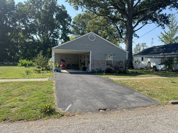 506 W Douglas St, Fairfield, IL 62837