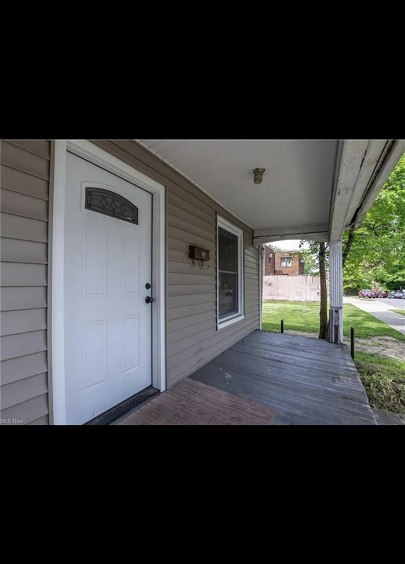 4 bed, 1393 sqft, $1,200 — Photo 2