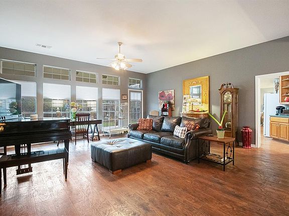 5th image of 804 Cedarwood Dr