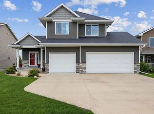 1003 Crescent View Dr NE, Cedar Rapids, IA 52402