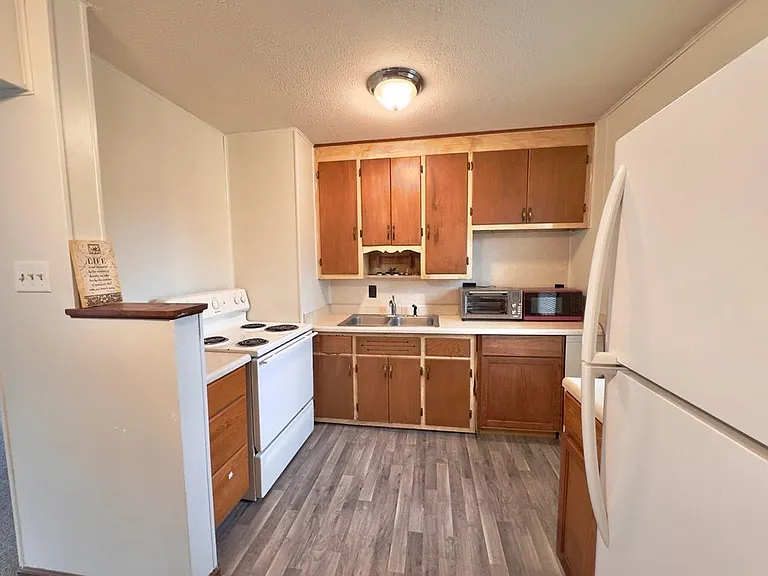 1120 Bomar Ln — Photo 3