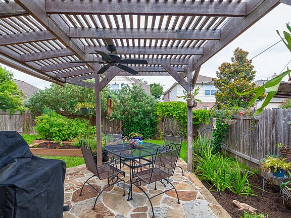 3rd image of 2105 Burnie Bishop Pl