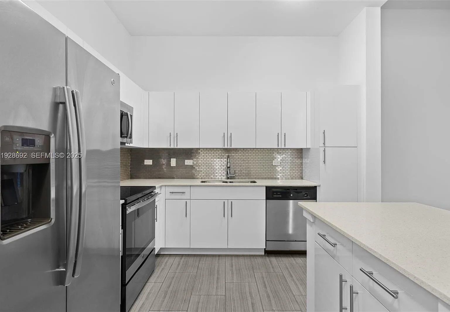 1 bed, 1.0 bath, 672 sqft, $3,300 — Photo 3