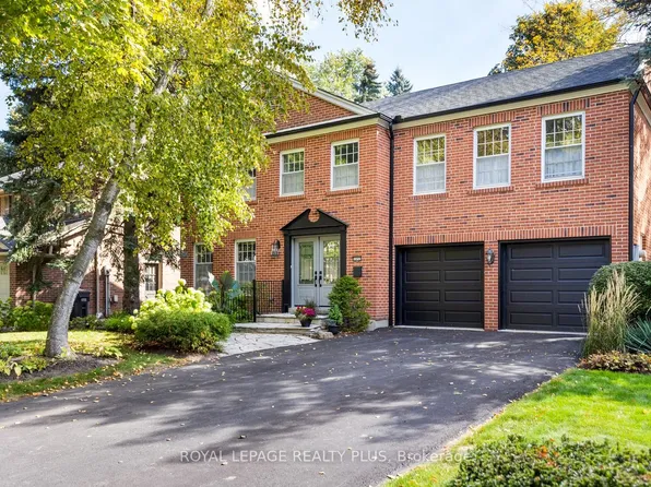 1852 Sherwood Forrest Cir, Mississauga, ON L5K 2E7