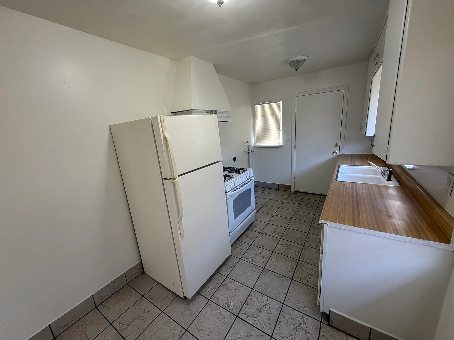 1 bed, 1.0 bath, 638 sqft, $895 — Photo 2