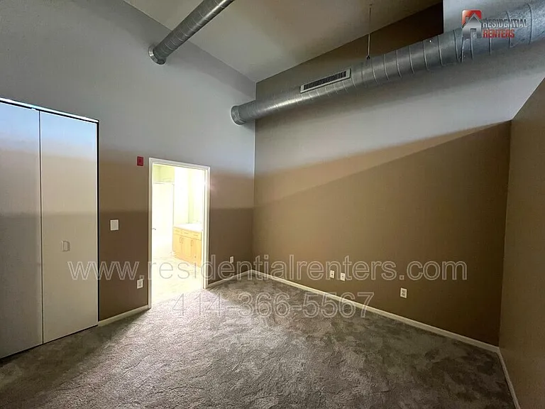 1924 N Hubbard St #209 — Photo 9